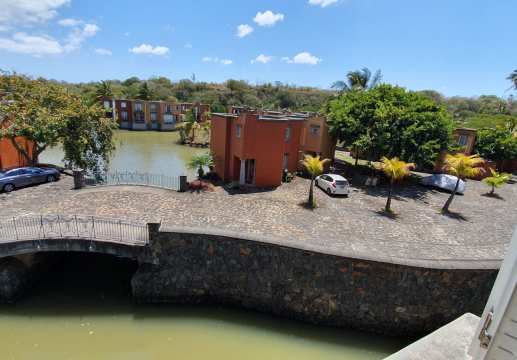 Baie du Tombeau – Duplex à vendre – Pam Golding Mauritius