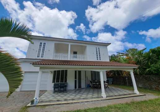Pointe aux Canonniers – Maison à vendre – Pam Golding Mauritius