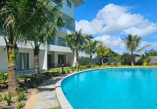 Lock-up-and-Go Living, Just Minutes from Pereybere Beach