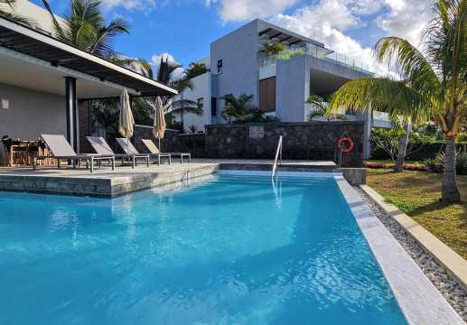 Live the North Coast Lifestyle in a large 2 bedroomed apartment