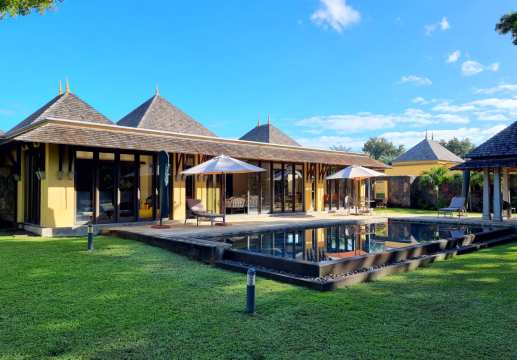 Elegant 4-Bedroom Villa in Tamarina Golf Estate – Private Garden, Cottage & Exclusive Beach Club Access