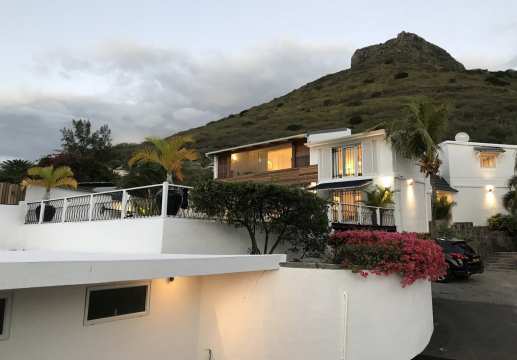 Spectacular 3 bedroom family home for rent in Tamarin
