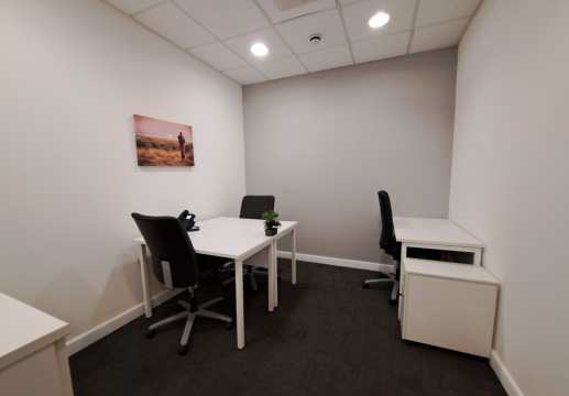 Spacious office for rent in Ebene