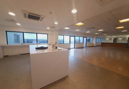 Fully fitted office of 292sqm for rent in Ebene.