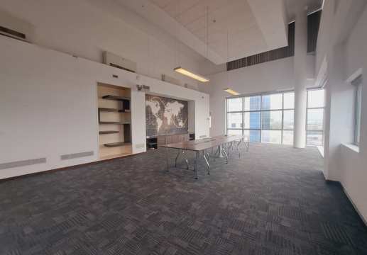 Fully fitted office of 750sqm for rent in Ebene.