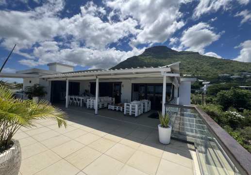 Penthouse Apartment with Stunning Views in Tamarin