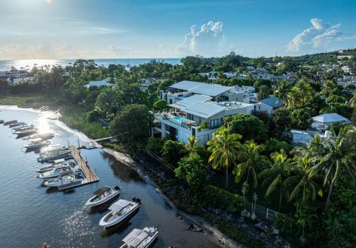 Exquisite 3 Bedroom Ground Floor WaterClub Apartment, Black River