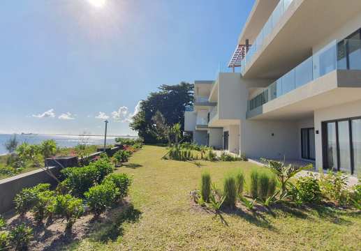Superbe 3 chambres à coucher en bord de mer à vendre.