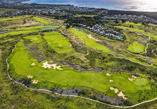 Appartement de 3 Chambres en suite avec Piscine sur la Terrasse – Mont Choisy Golf & Beach Estate, Grand Baie