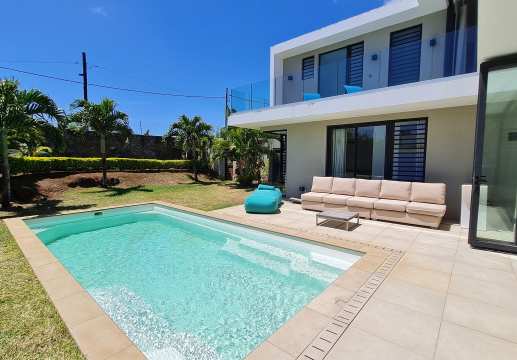 "Villa PDS à vendre à Grand Baie, 325m² habitable, terrain 511m², 4 chambres. Prix $1 095 000. Ne manquez pas!"