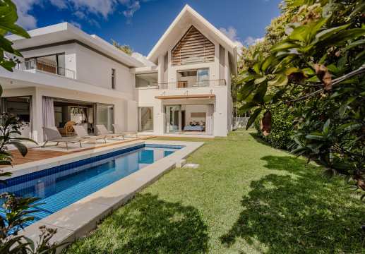 Villa de Parc de 4 Chambres avec Piscine Privée et Jardin à Mont Choisy Golf et Beach Estate