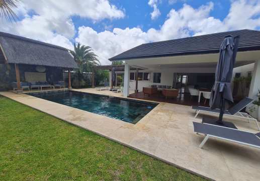 Villa à Vendre à Clos du Littoral – 4 Chambres avec Piscine
