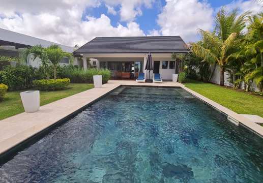Villa à Vendre à Clos du Littoral – 4 Chambres avec Cottage Privé et Piscine