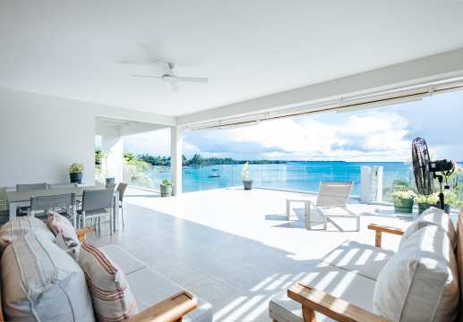 Penthouse 3 chambres en suite de 384 m² en bord de mer à Péreybère avec piscine face à l’océan