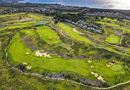Appartements à vendre à Grand Baie, 168m², 2 chambres, piscine commune, dans un complexe résidentiel. Prix $735 000.