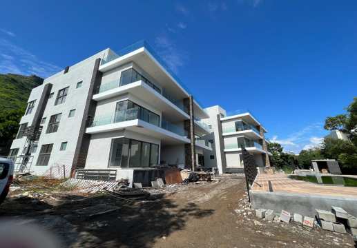 Ground Floor 3 Bedroom Newly Built Apartment, Walking Distance To The Beach