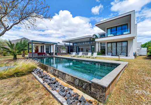 Elegant 5-Bedroom Villa in Tamarin, Mauritius - Mountain Views & Direct Access to the Sea